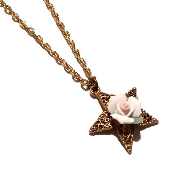 Vtg Gold Tone Filigree Star Pendant Necklace Pink Porcelain Rose Floral Romantic - Picture 4 of 6